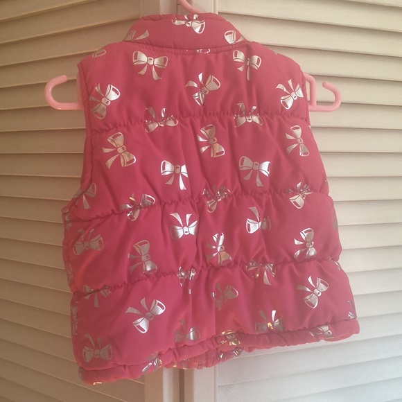 Pink puffer vest with silver bow ties for girls size 2T - Picture 3 of 4